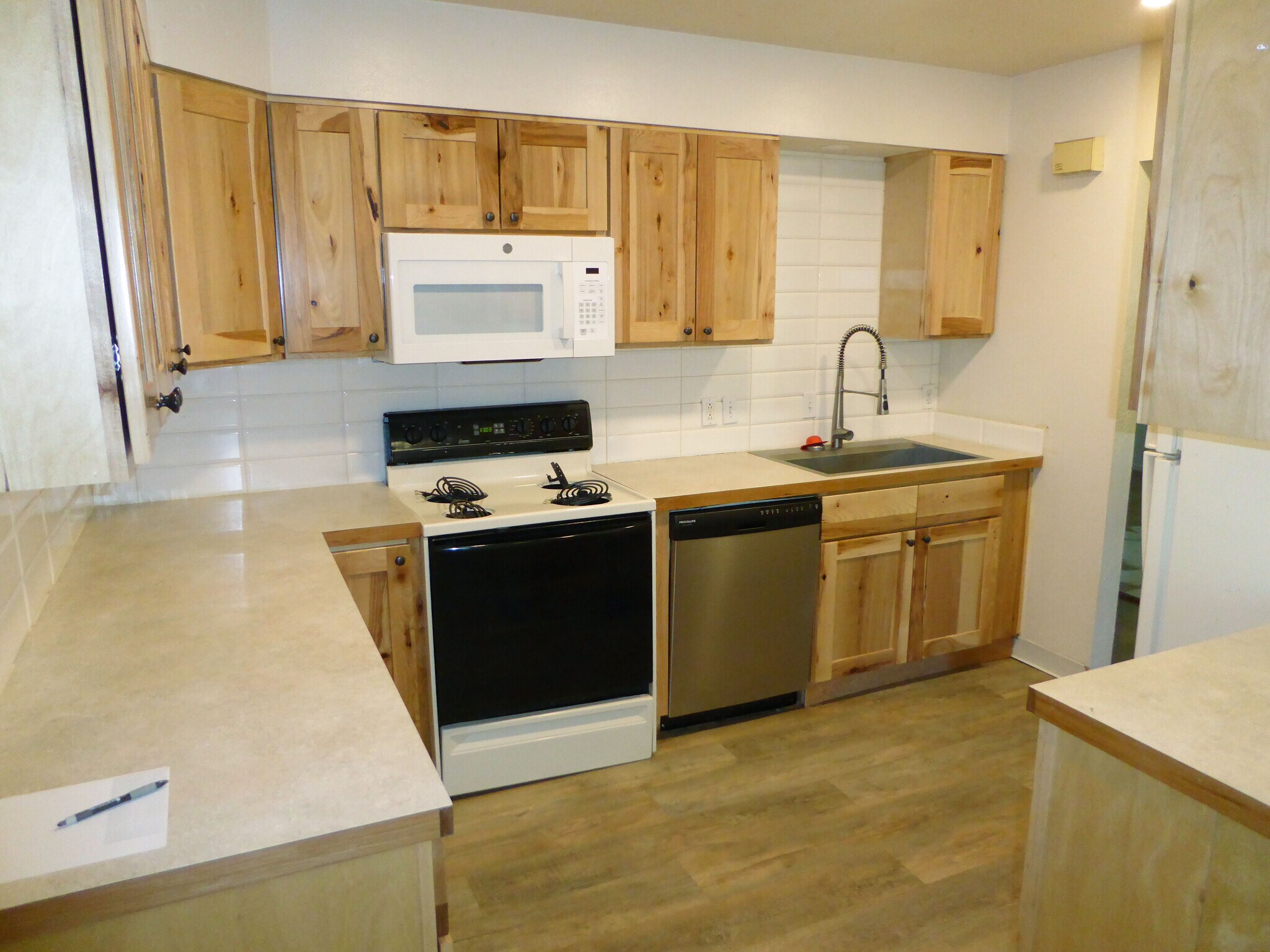 Building Photo - 1040 Ponderosa Dr