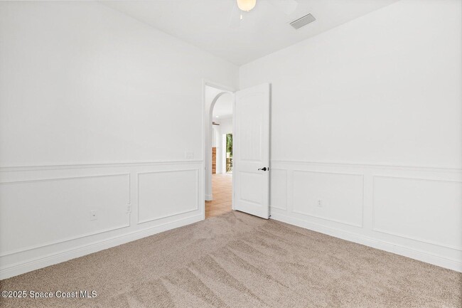 Building Photo - 1837 Croghan Dr