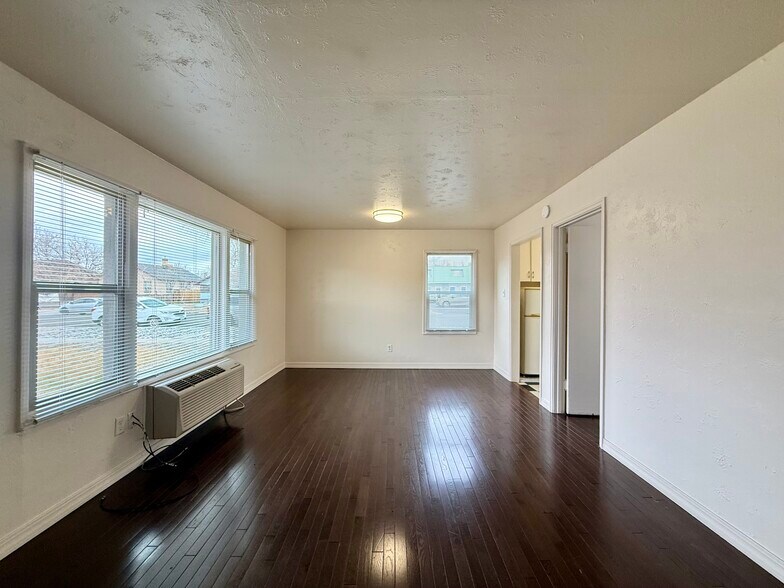 Building Photo - 1151 Belford Ave