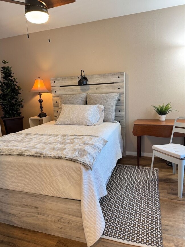 Primary Photo - Furnished 2 Bed 1 Ba home in Bonita!