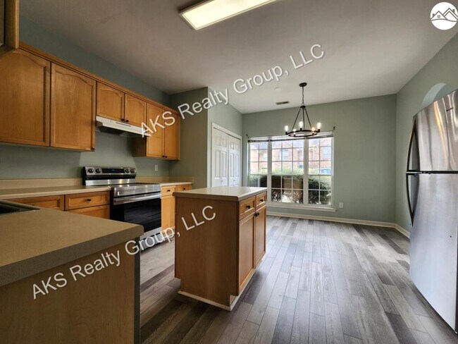 Building Photo - 617 Parkside Cir