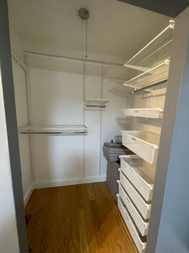 Building Photo - Logan Circle Spacious Efficiency w/Full Bath, All Utilities Included, Pool and 24 Hour Concierge