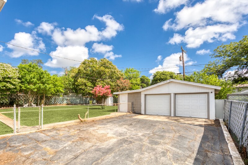 Building Photo - 615 Rittiman Rd