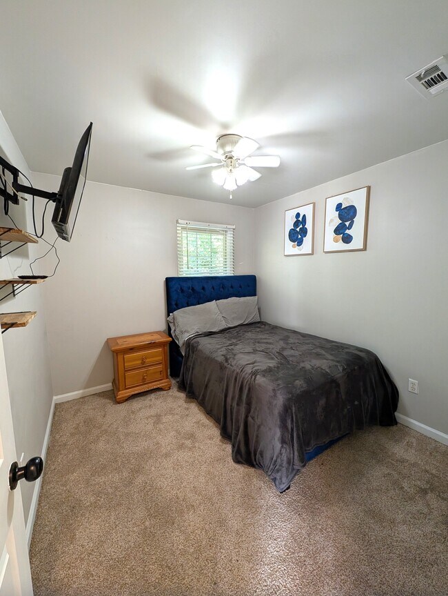 Building Photo - 113 Callahan Dr