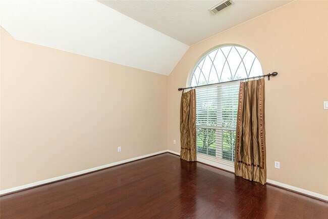 Building Photo - 2201 Signal Hill Dr