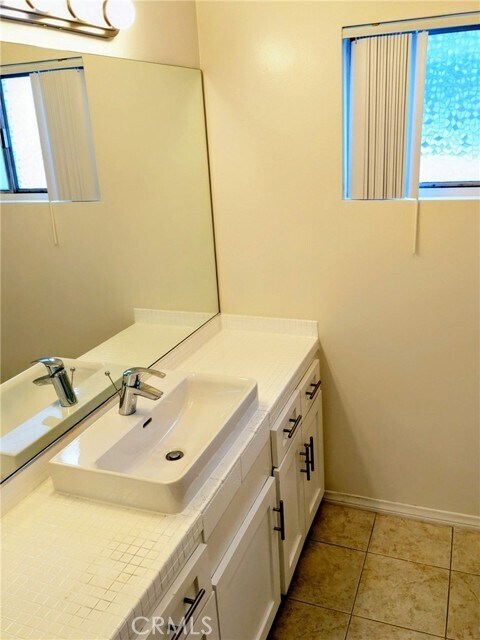 Building Photo - 11942 Darlington Ave