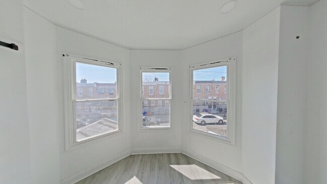 Building Photo - 3331 N Howard St