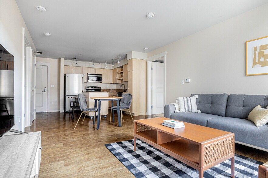 Building Photo - 215 10th Ave E