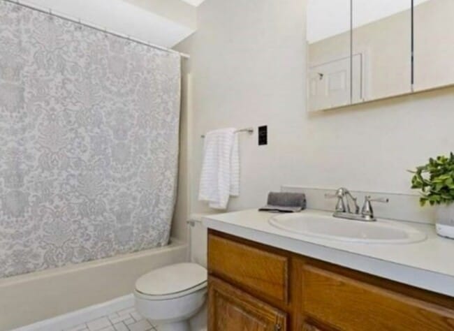 Building Photo - 546 Lincoln St