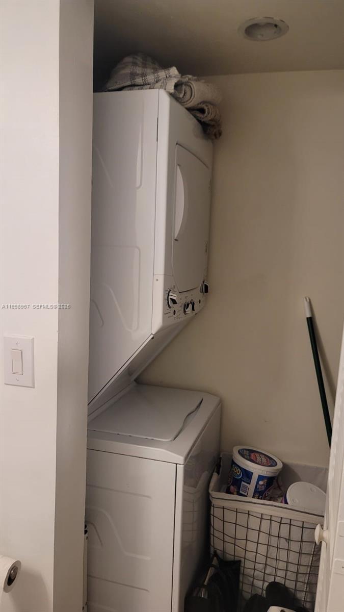 Building Photo - 1544 Forest Lakes Cir