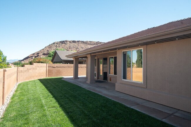 Building Photo - Spacious 3-Bedroom Home with Incredible Garage & Prime Location!