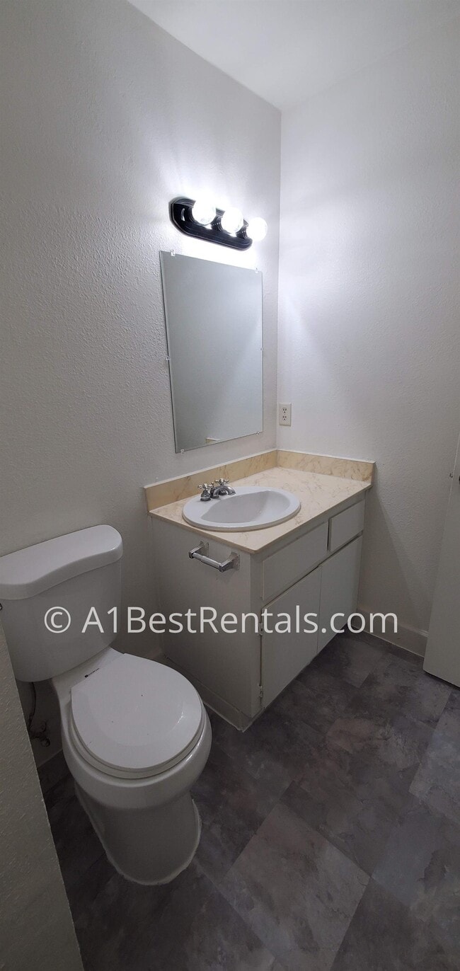 Building Photo - 233 Carmillita Way
