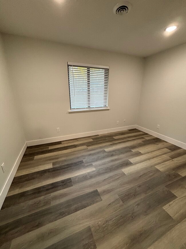 Building Photo - 1102 Apache Dr