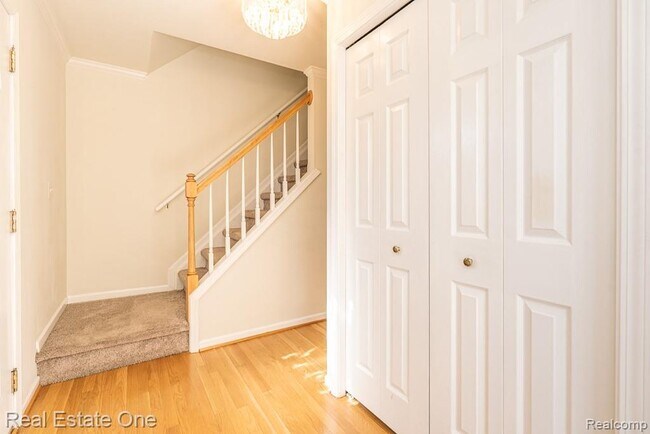 Building Photo - 619 Whitney Dr