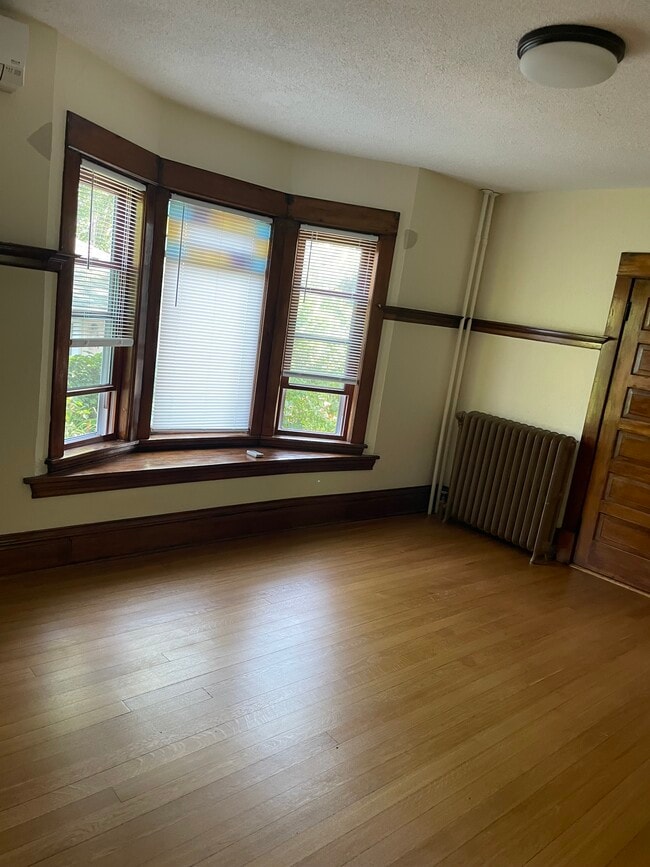 Building Photo - 389 Fairview Ave N Unit 1