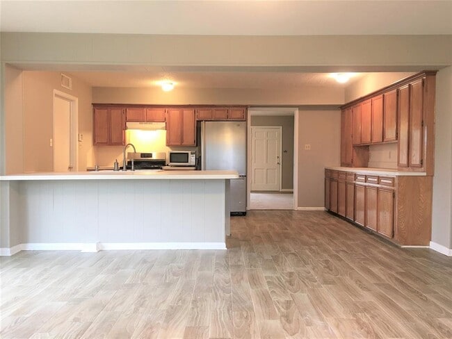 Building Photo - 6 Little John Ln