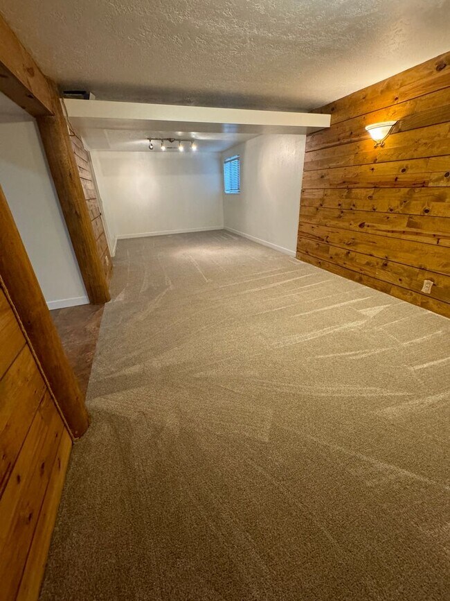 Building Photo - Beautiful Taylosville Home for rent!