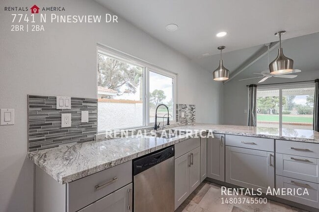 Building Photo - Resort Style Living