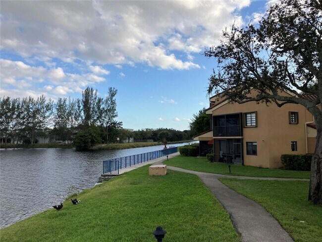 Building Photo - 15405 Miami Lakeway N