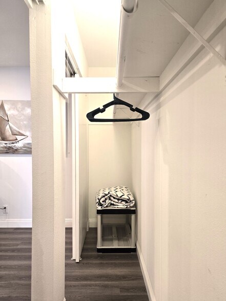 Building Photo - 123 E Bennett Ave