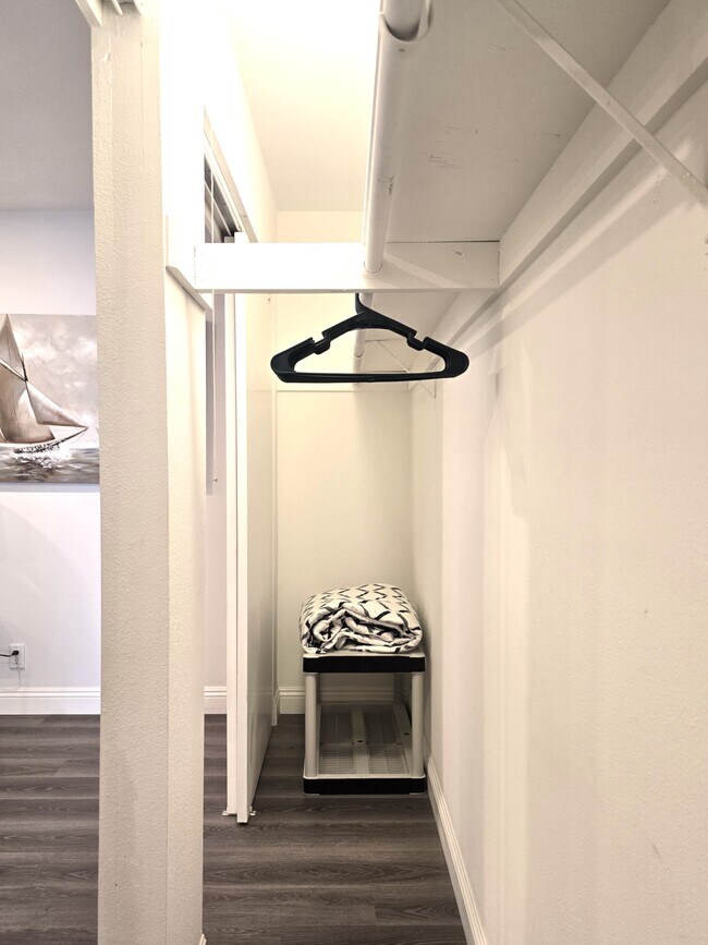 Building Photo - 123 E Bennett Ave