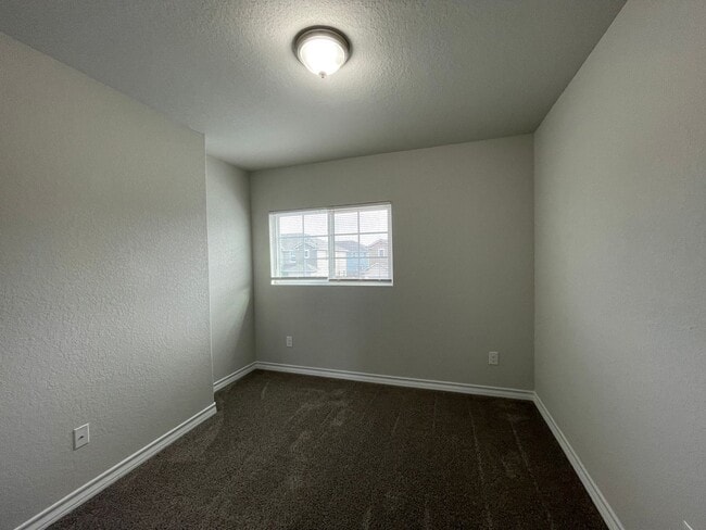 Building Photo - Townhome for rent