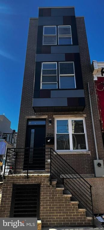 Primary Photo - 2126 N Darien St