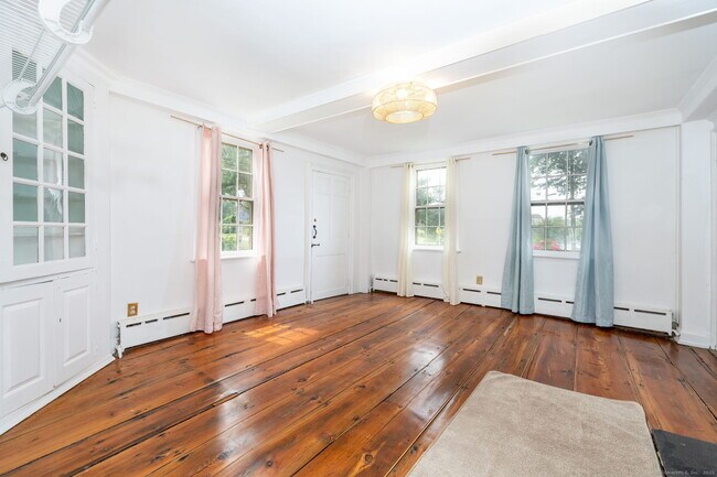 Building Photo - 538 Main St