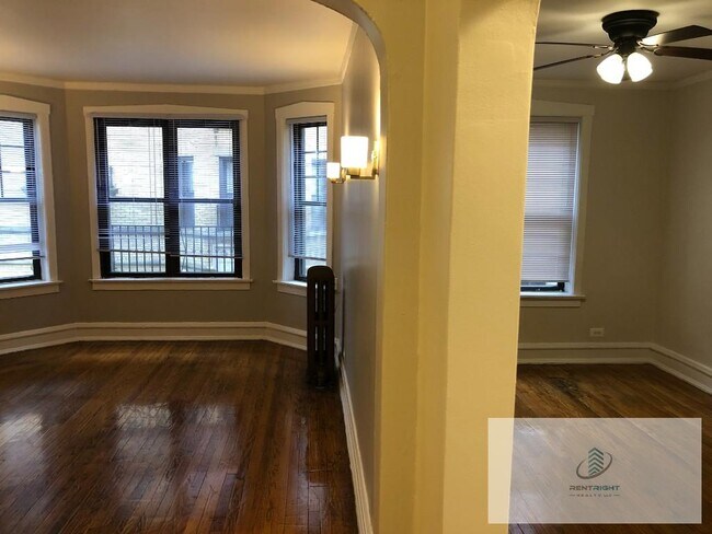 Building Photo - 6364 N Hermitage Ave