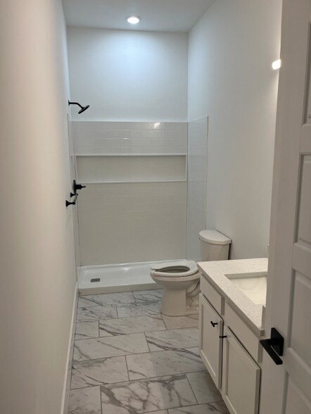 Building Photo - 145-151 E Main St