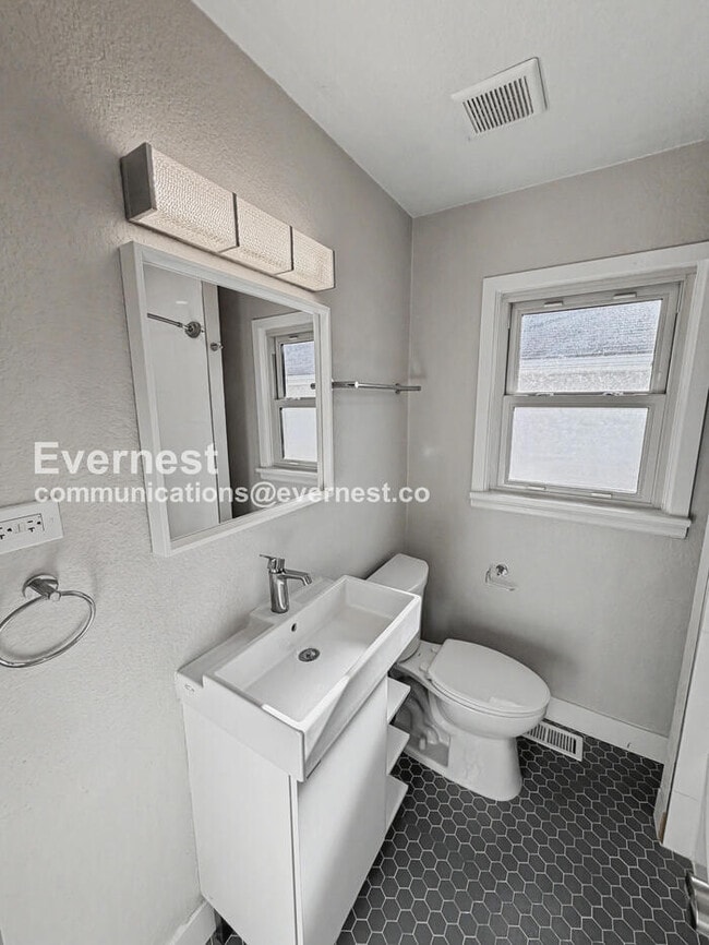 Building Photo - 3875 S Bannock St