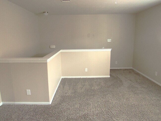 Building Photo - Spacious, modern and close to everything