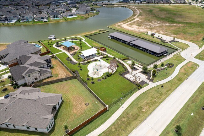 Building Photo - 18235 Winding Willow Oak Way