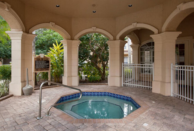 Building Photo - ALTAMONTE SPRINGS:Gated community, Ground ...