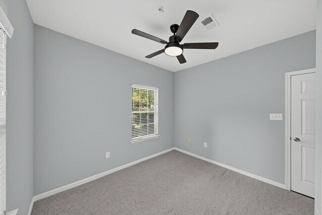Building Photo - 7108 Meadow Green Terrace