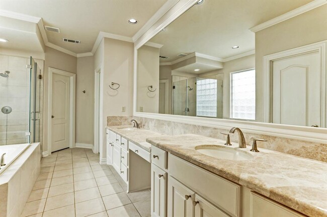 Building Photo - 14203 Cloud Cliff Ln