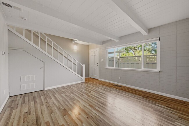 Building Photo - 1141-1161 Oak Avenue