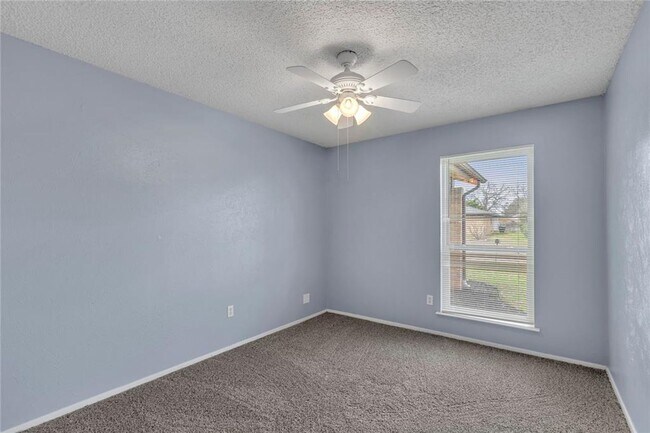Building Photo - Nice 3 Bedroom, 2 Full Bath Home Located in SW Ft. Worth!