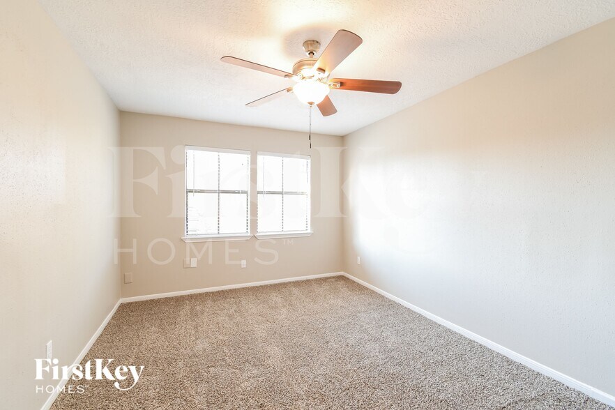 Building Photo - 15915 Vista Del Mar Dr