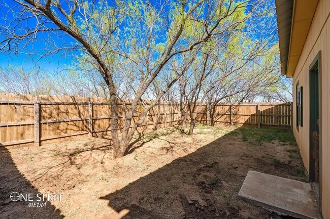 Building Photo - 542 McCartney Lane