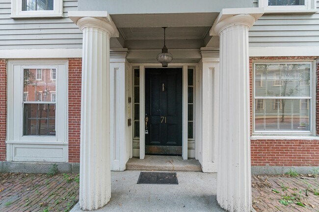 Primary Photo - 71 Benefit St