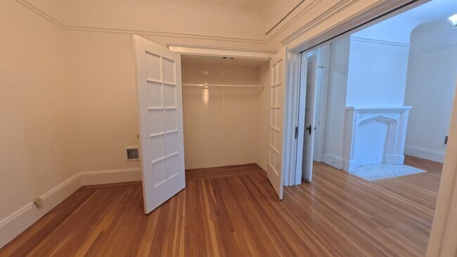 Building Photo - 205A Steiner Street-