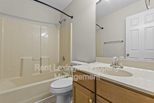 Building Photo - 3175 Kirklevington Dr