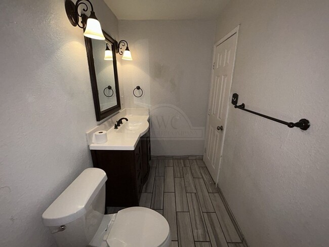 Building Photo - 601 Sutton Dr