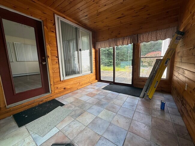 Building Photo - 40 Pleasant St