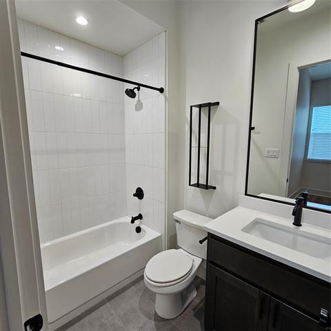 Building Photo - 2143 Mail Ave