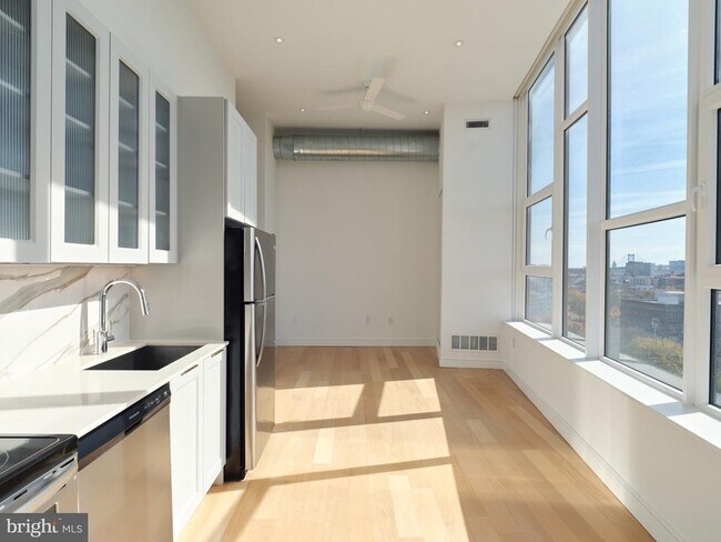 Building Photo - 900 N 9th St