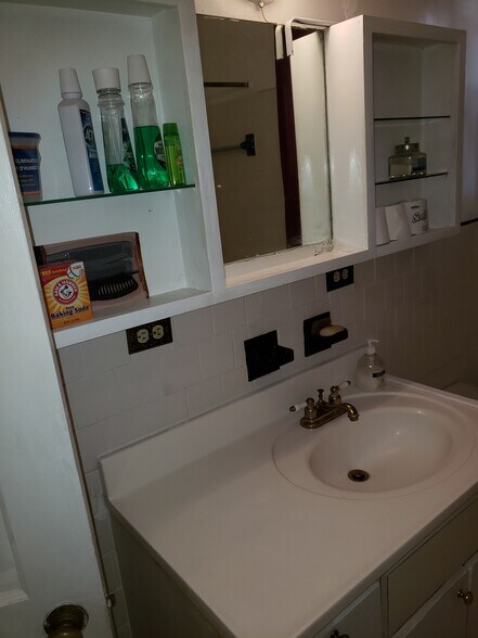 Building Photo - 1922 Jefferson St