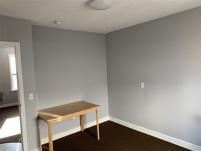 Building Photo - 25 Laundry St