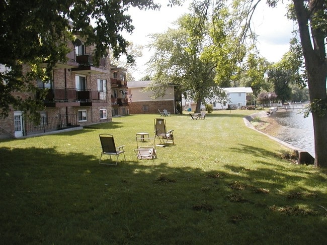 Ellicott Shores Apartments - 75 Marine Park